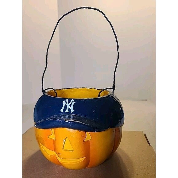 2008 New York Yankees Baseball Halloween Pumpkin Scottish Jack-O-Lantern - Picture 1 of 7